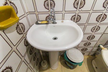 Casa à venda com 140m², 4 quartos e 2 vagasBanheiro