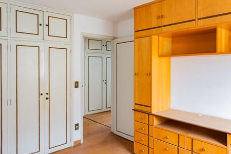 Apartamento à venda com 165m², 4 quartos e 2 vagasQuarto 2