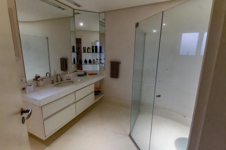 Apartamento para alugar com 441m², 4 quartos e 5 vagasBanheiro da Suíte 4