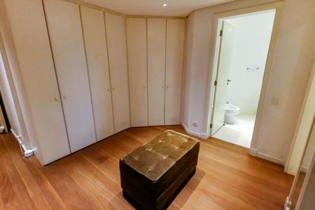 Apartamento para alugar com 441m², 4 quartos e 5 vagasCloset da suíte 1