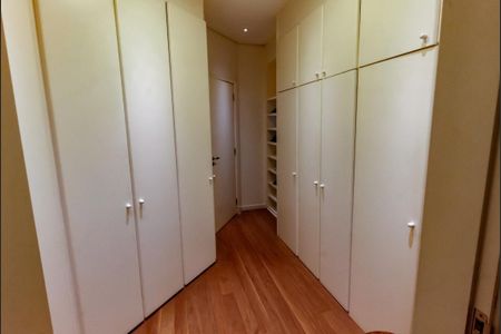 Apartamento para alugar com 441m², 4 quartos e 5 vagasCloset da suíte 4