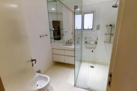 Apartamento para alugar com 441m², 4 quartos e 5 vagasBanheiro da Suíte 1