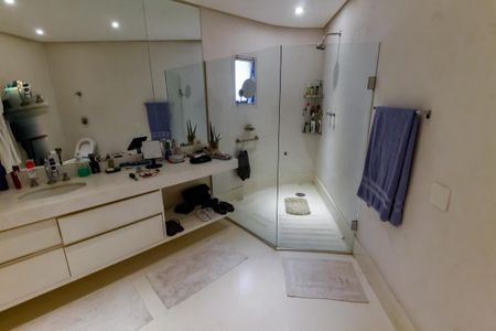 Apartamento para alugar com 441m², 4 quartos e 5 vagasBanheiro da Suíte 1