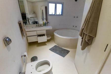 Apartamento para alugar com 441m², 4 quartos e 5 vagasBanheiro da Suíte 3