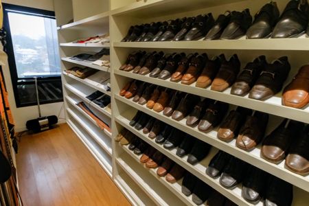 Apartamento para alugar com 441m², 4 quartos e 5 vagasCloset da suíte 1