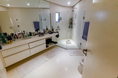 Apartamento para alugar com 441m², 4 quartos e 5 vagasBanheiro da Suíte 1