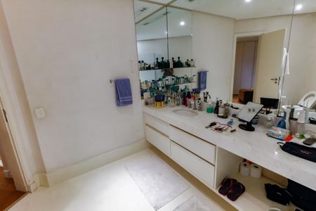 Apartamento para alugar com 441m², 4 quartos e 5 vagasBanheiro da Suíte 1