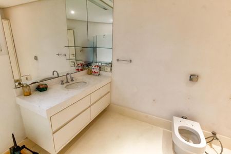 Apartamento para alugar com 441m², 4 quartos e 5 vagasBanheiro da Suíte 2