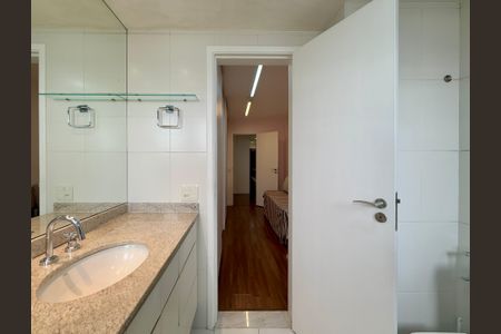 Apartamento à venda com 185m², 4 quartos e 3 vagasBanheiro Suíte 1