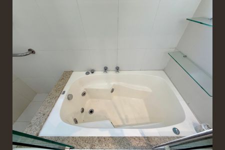 Apartamento à venda com 185m², 4 quartos e 3 vagasBanheiro Suíte 1