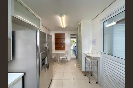 Apartamento à venda com 185m², 4 quartos e 3 vagasCozinha