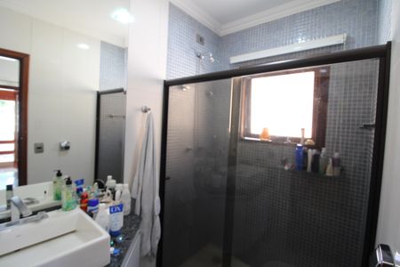 Casa à venda com 388m², 6 quartos e 6 vagasQuarto 3 - Banheiro