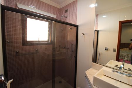 Casa à venda com 388m², 6 quartos e 6 vagasQuarto 4 - Banheiro