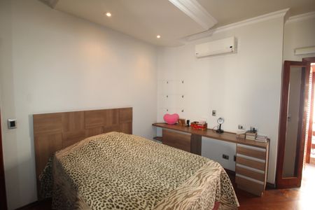 Casa à venda com 388m², 6 quartos e 6 vagasQuarto 4