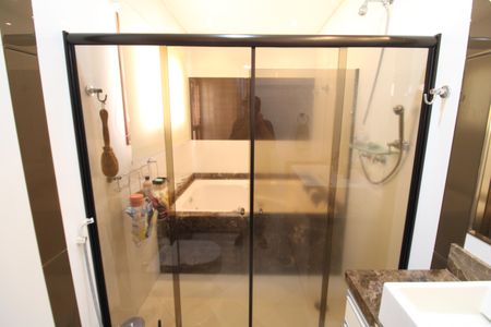 Casa à venda com 388m², 6 quartos e 6 vagasQuarto 1 - Banheiro