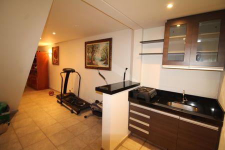 Casa à venda com 388m², 6 quartos e 6 vagasCozinha