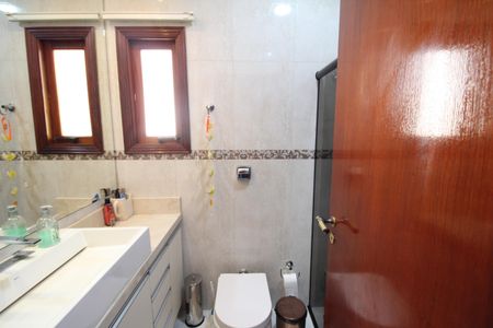 Casa à venda com 388m², 6 quartos e 6 vagasQuarto 2 - Banheiro