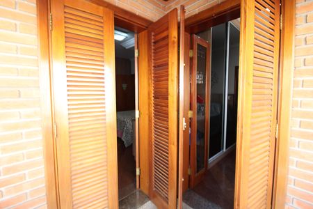 Casa à venda com 388m², 6 quartos e 6 vagasQuarto 3 - Varanda