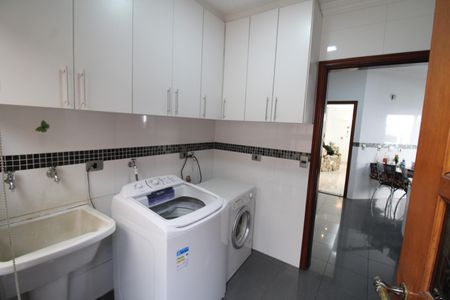 Casa à venda com 388m², 6 quartos e 6 vagasÁrea de Serviço