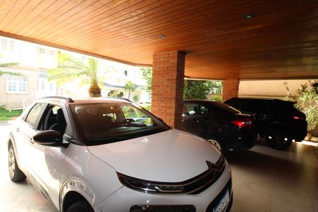 Casa à venda com 388m², 6 quartos e 6 vagasGaragem / Fachada