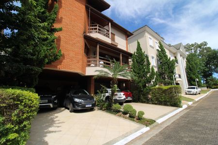 Casa à venda com 388m², 6 quartos e 6 vagasGaragem / Fachada