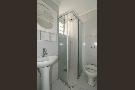 Banheiro de apartamento para alugar com 1 quarto, 50m² em Petrópolis, Porto Alegre