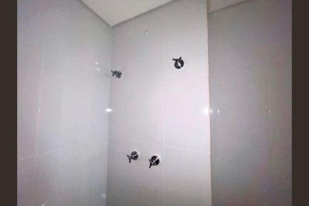 Apartamento para alugar com 61m², 2 quartos e 1 vaga Apartamento para alugar com 61m², 2 quartos e 1 vagaBanheiro da Suíte