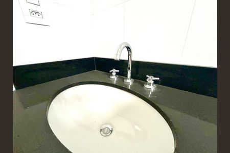 Apartamento para alugar com 61m², 2 quartos e 1 vaga Apartamento para alugar com 61m², 2 quartos e 1 vagaBanheiro 1