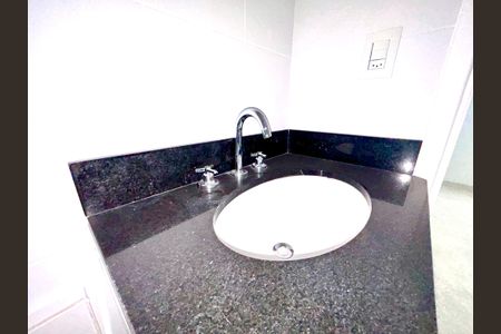 Apartamento para alugar com 61m², 2 quartos e 1 vaga Apartamento para alugar com 61m², 2 quartos e 1 vagaBanheiro da Suíte