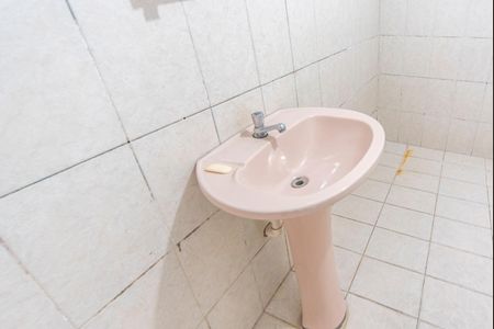 Casa para alugar com 60m², 1 quarto e 2 vagasBanheiro 