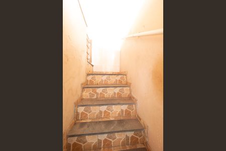 Casa para alugar com 80m², 2 quartos e sem vagaEscada