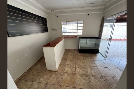 Casa para alugar com 150m², 3 quartos e 6 vagas Casa para alugar com 150m², 3 quartos e 6 vagasSala