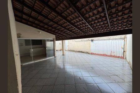 Casa para alugar com 150m², 3 quartos e 6 vagas Casa para alugar com 150m², 3 quartos e 6 vagasVaranda