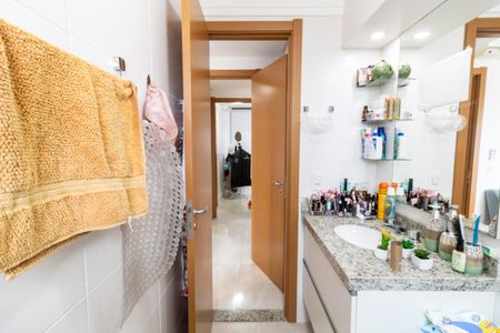 Apartamento à venda com 130m², 3 quartos e 2 vagasBanheiro da Suíte 1