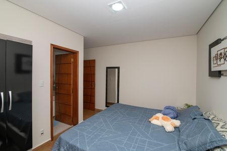 Casa de condomínio para alugar com 340m², 5 quartos e 4 vagasSuíte