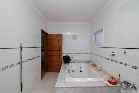 Casa de condomínio para alugar com 340m², 5 quartos e 4 vagasBanheiro da Suíte 5