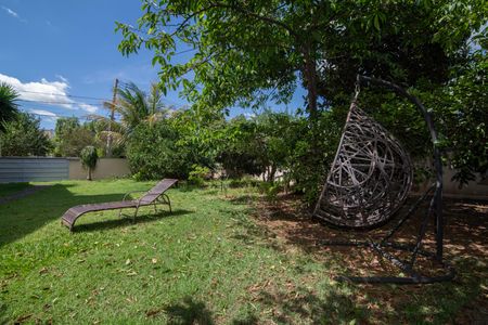 Casa de condomínio para alugar com 340m², 5 quartos e 4 vagasTerreno Lateral