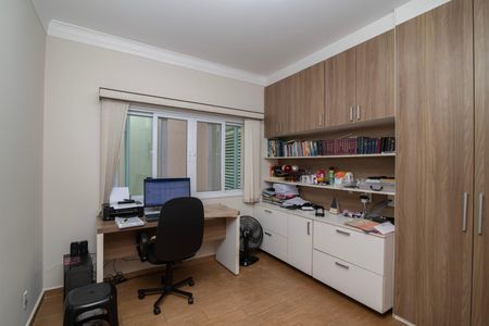 Casa de condomínio para alugar com 340m², 5 quartos e 4 vagasEscritório