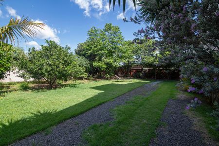 Casa de condomínio para alugar com 340m², 5 quartos e 4 vagasTerreno Lateral