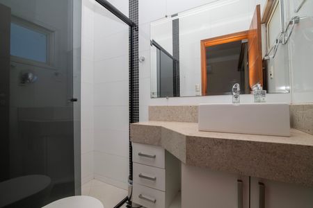 Casa de condomínio para alugar com 340m², 5 quartos e 4 vagasBanheiro da Suíte 3