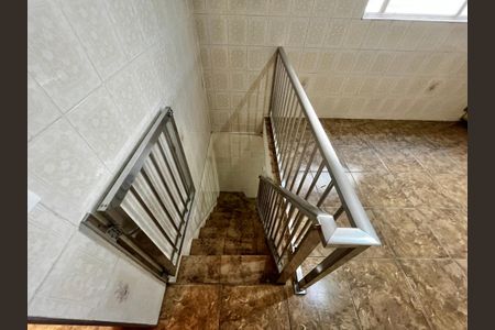 Casa para alugar com 155m², 3 quartos e 1 vaga Casa para alugar com 155m², 3 quartos e 1 vagaEscada