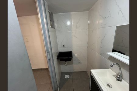 Banheiro de casa para alugar com 1 quarto, 26m² em Bento Ribeiro, Rio de Janeiro