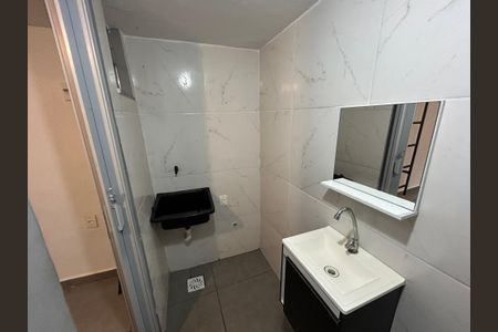 Banheiro de casa para alugar com 1 quarto, 26m² em Bento Ribeiro, Rio de Janeiro