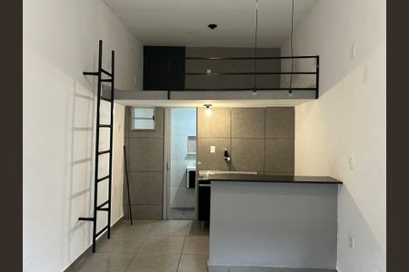 Sala/Cozinha de casa para alugar com 1 quarto, 26m² em Bento Ribeiro, Rio de Janeiro