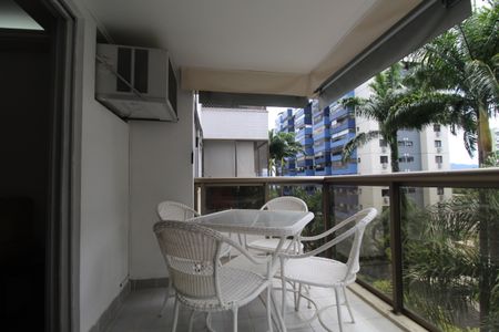 Apartamento para alugar com 74m², 2 quartos e 1 vagaSala - Varanda