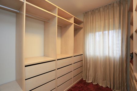 Apartamento para alugar com 60m², 1 quarto e 2 vagasCloset da suíte