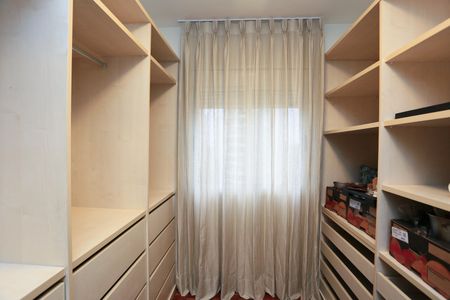 Apartamento para alugar com 60m², 1 quarto e 2 vagasCloset da suíte