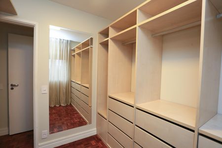 Apartamento para alugar com 60m², 1 quarto e 2 vagasCloset da suíte
