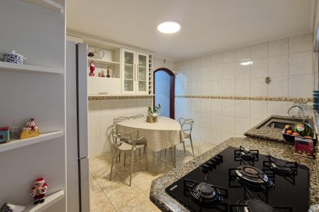Casa à venda com 243m², 3 quartos e 4 vagasCozinha - Armários