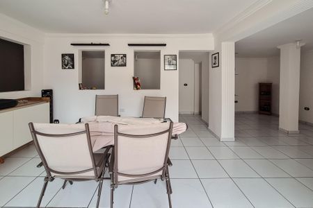 Casa à venda com 243m², 3 quartos e 4 vagasEdícula